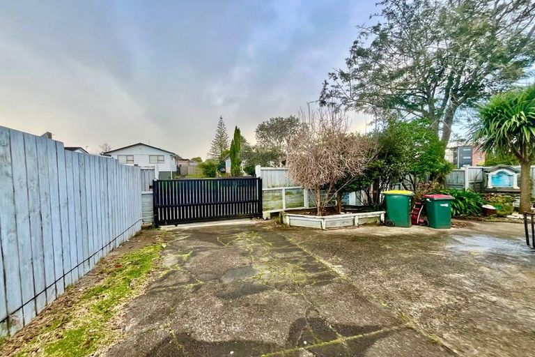 Photo of property in 8 John Walker Drive, Manurewa, Auckland, 2102