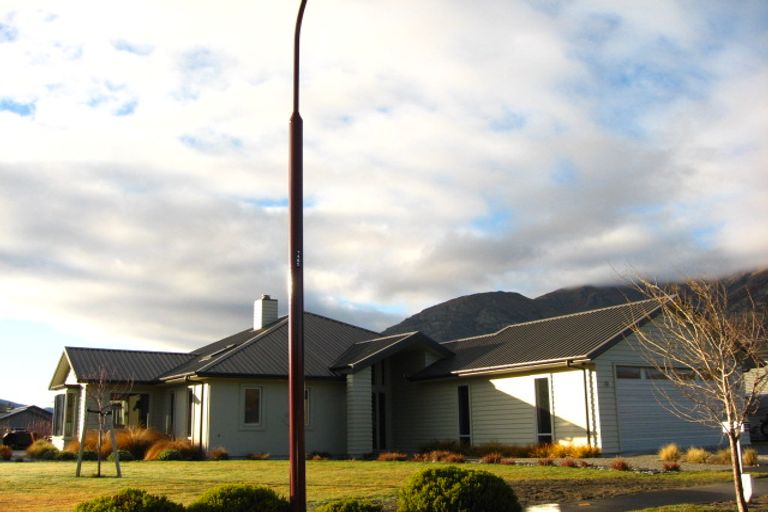 Photo of property in 1 Luna Place, Lake Hayes, Queenstown, 9304
