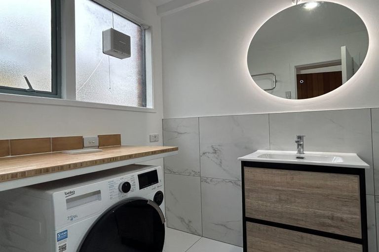 Photo of property in 3/233 Hurstmere Road, Takapuna, Auckland, 0622