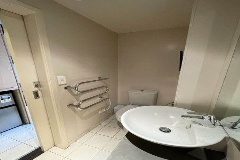 Photo of property in 65 Lauderdale Road, Birkdale, Auckland, 0626