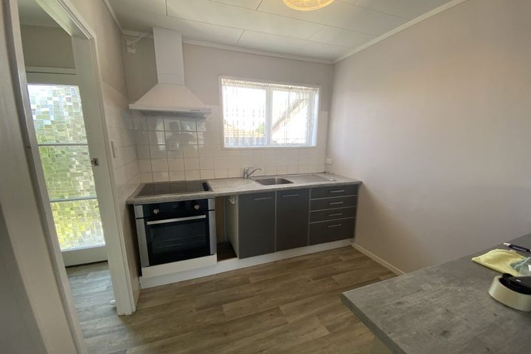 Photo of property in 13 Roberts Road, Te Atatu South, Auckland, 0610