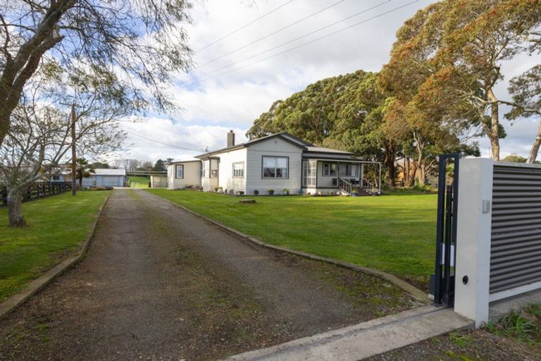 Photo of property in 658 Roberts Line, Kelvin Grove, Palmerston North, 4470