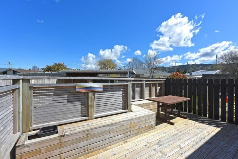 Photo of property in 5b Sequoia Place, Maoribank, Upper Hutt, 5018