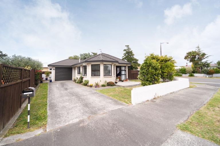 Photo of property in 2 Belvedere Crescent, Takaro, Palmerston North, 4412