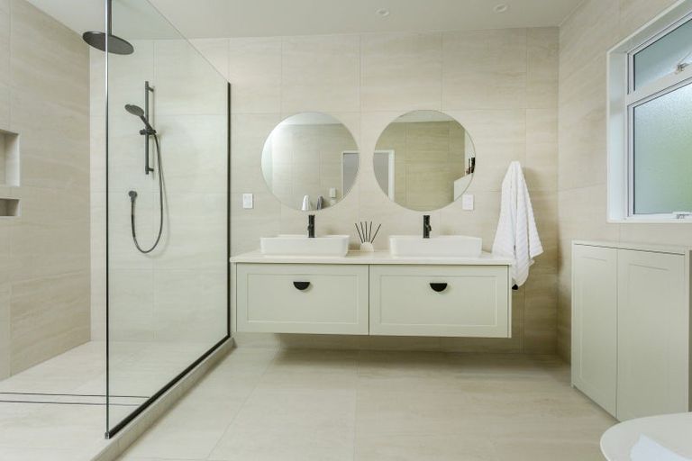 Photo of property in 30 Bernard Magnus Lane, Greenhithe, Auckland, 0632