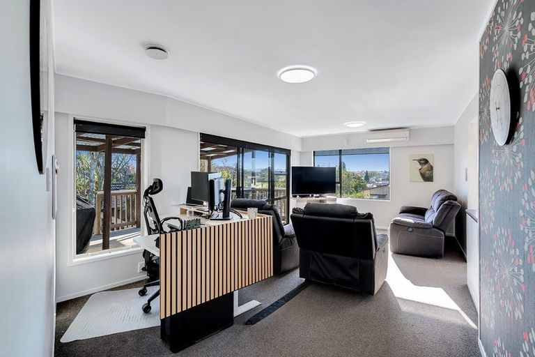 Photo of property in 15 Amanda Avenue, Dinsdale, Hamilton, 3204