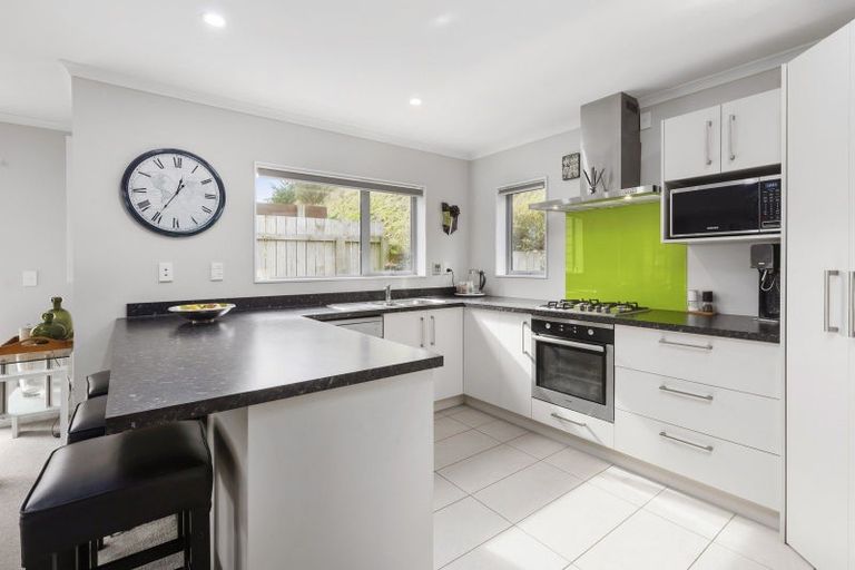 Photo of property in 32 Havana Rise, Grenada Village, Wellington, 6037