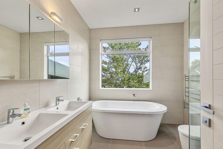 Photo of property in 19 Buckleys Track, Paremoremo, Auckland, 0632