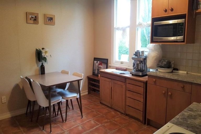 Photo of property in 2/193a Henderson Valley Road, Henderson, Auckland, 0612