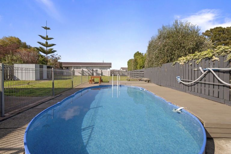 Photo of property in 2 Palliser Place, Milson, Palmerston North, 4414