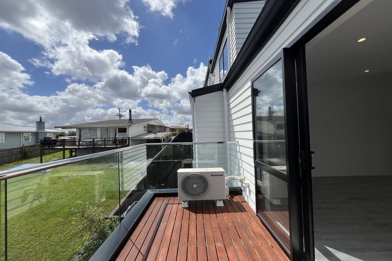 Photo of property in 8/18 Sylvan Crescent, Te Atatu South, Auckland, 0610