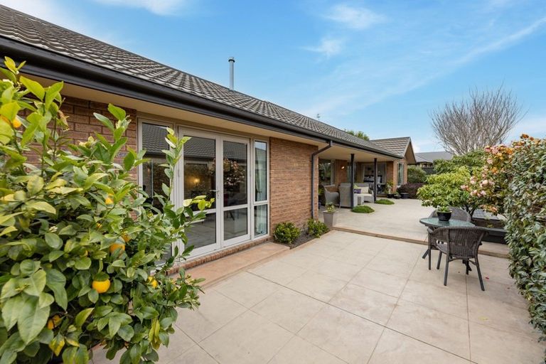 Photo of property in 92 Willowview Drive, Redwood, Christchurch, 8051