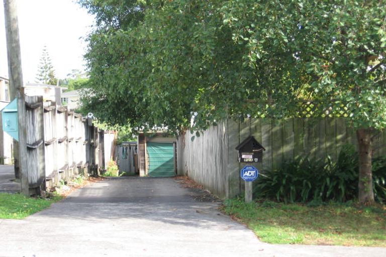 Photo of property in 127 View Road, Sunnyvale, Auckland, 0612