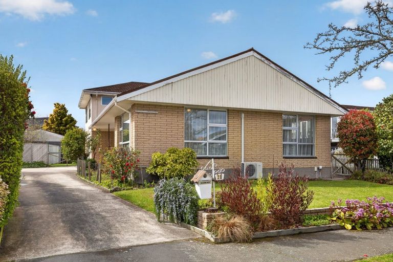 Photo of property in 20 Delaware Crescent, Russley, Christchurch, 8042