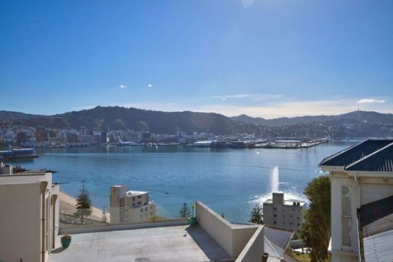 Photo of property in 24 Telford Terrace, Oriental Bay, Wellington, 6011