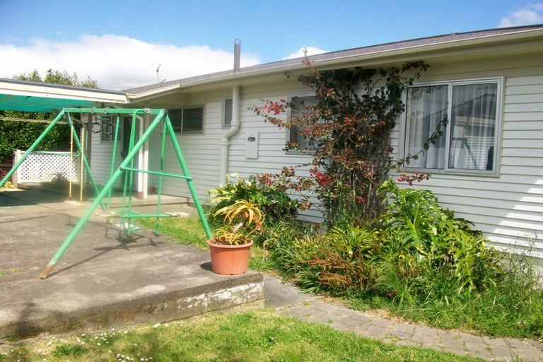 Photo of property in 1/6 Greers Road, Weymouth, Auckland, 2103