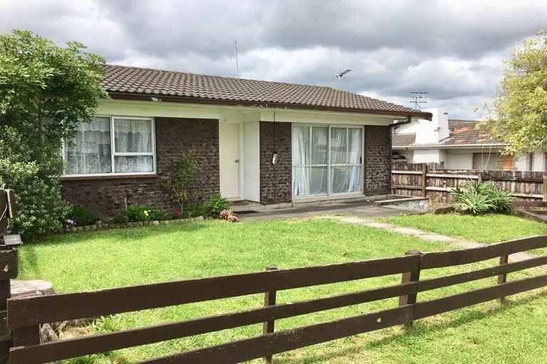 Photo of property in 1/29 Lane Road, Weymouth, Auckland, 2103