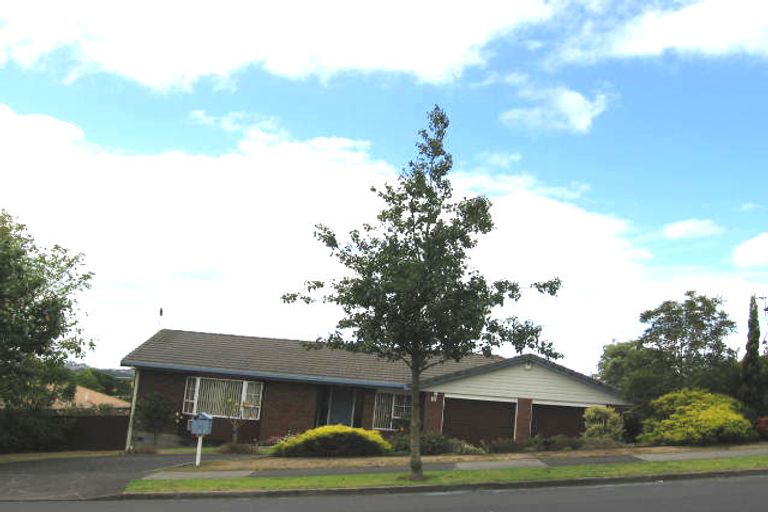 Photo of property in 11 Unsworth Drive, Unsworth Heights, Auckland, 0632