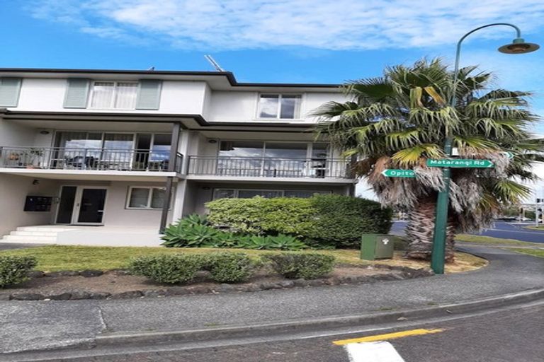 Photo of property in 3/1 Opito Way, East Tamaki, Auckland, 2013