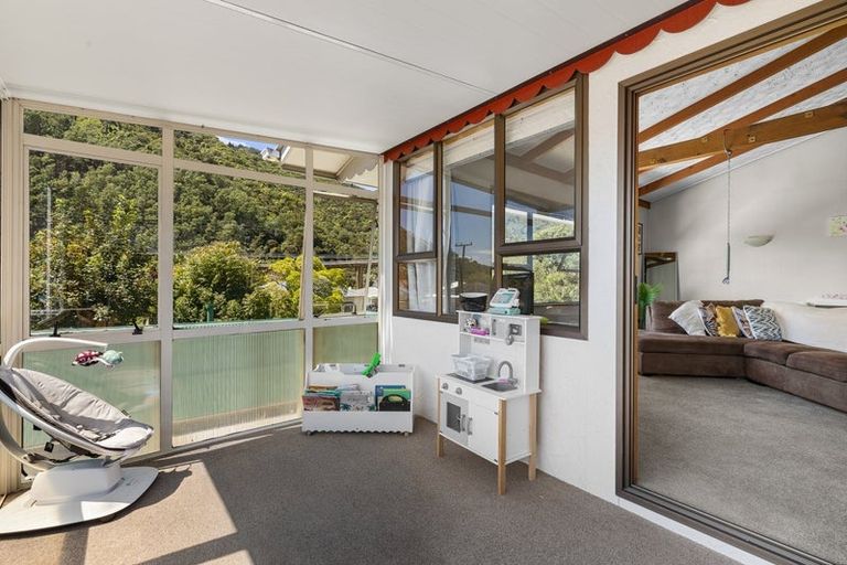 Photo of property in 73 Devon Street, Picton, 7220