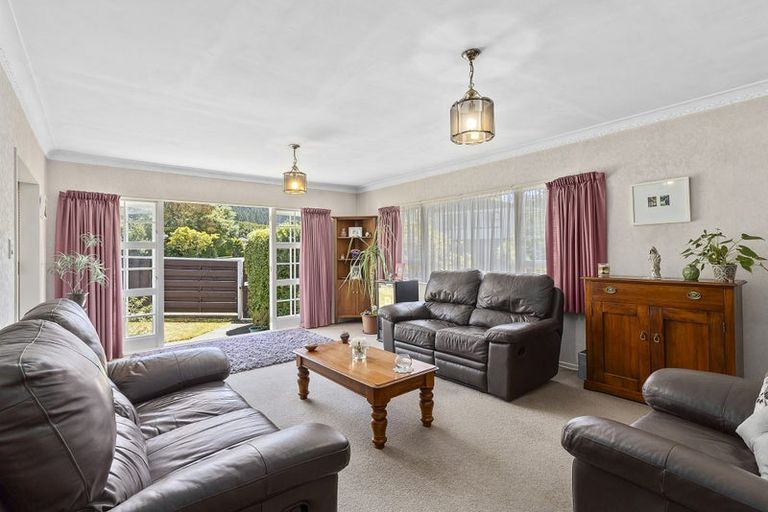 Photo of property in 6 Balliol Drive, Tawa, Wellington, 5028