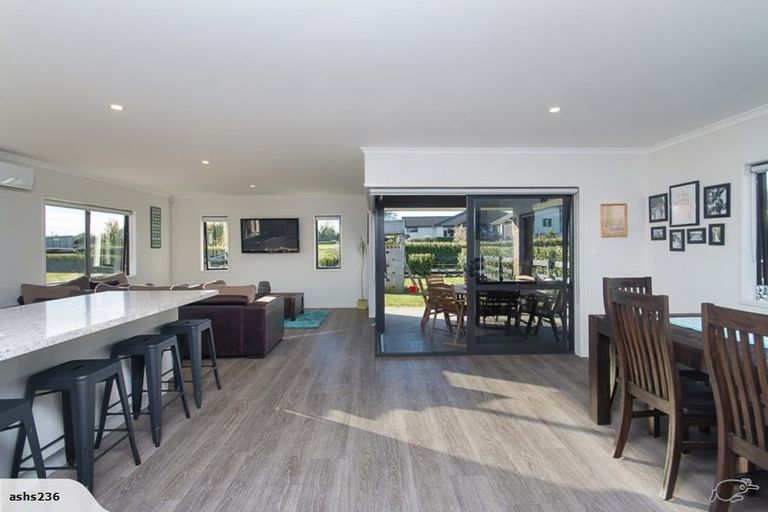 Photo of property in 4 Armstrong Way, Waiuku, 2123