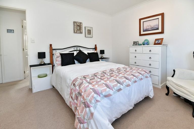 Photo of property in 19 Raabia Close, Parakai, 0830