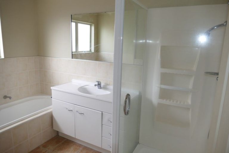 Photo of property in 22 Walter Haddrell Crescent, Flat Bush, Auckland, 2016