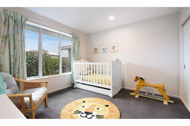 Photo of property in 8 Polish Settlers Place, Marshland, Christchurch, 8083