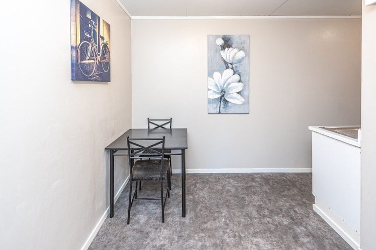 Photo of property in 87 Great North Road, Saint Johns Hill, Whanganui, 4501