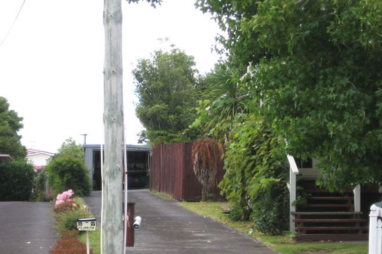 Photo of property in 2/5 Cresta Avenue, Beach Haven, Auckland, 0626