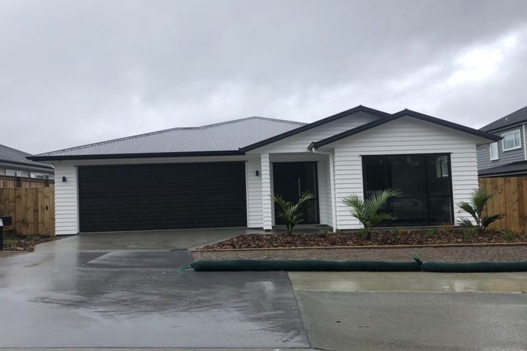 Photo of property in 35 Nobilo Road, Kumeu, 0810