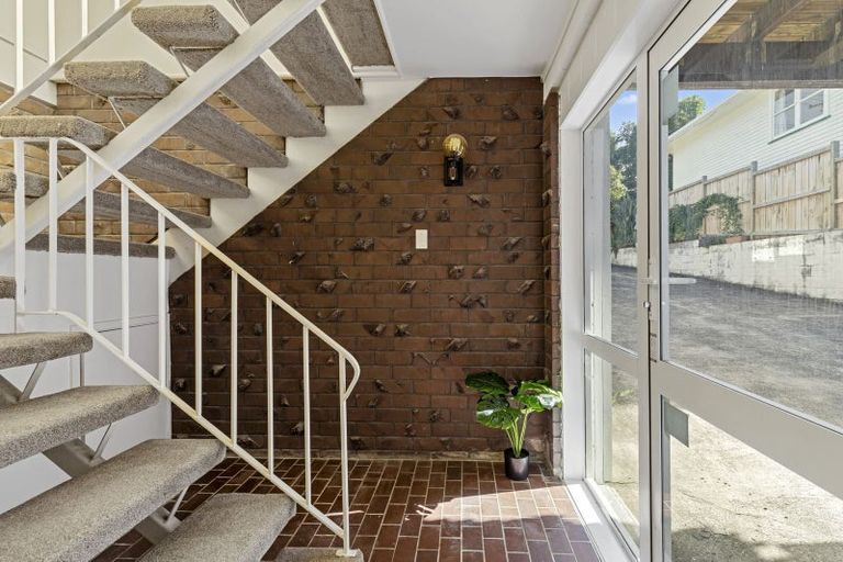 Photo of property in 2/22 Peach Road, Glenfield, Auckland, 0629