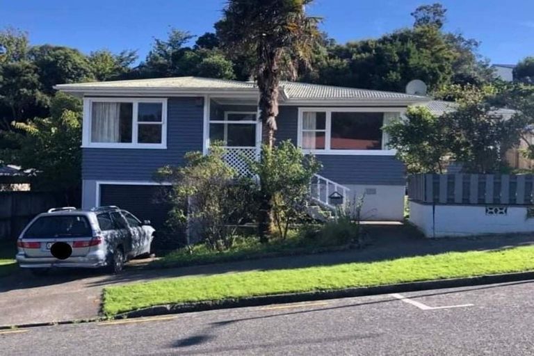 Photo of property in 15 Barberry Grove, Maungaraki, Lower Hutt, 5010