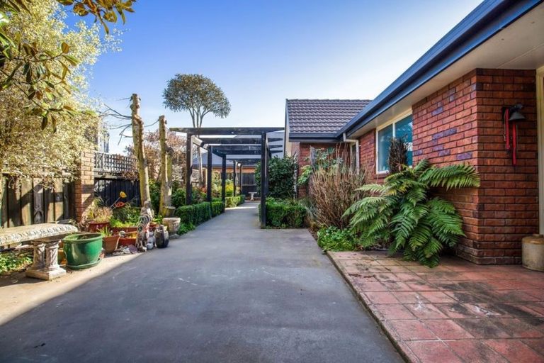 Photo of property in 5 Hossack Close, Belfast, Christchurch, 8051