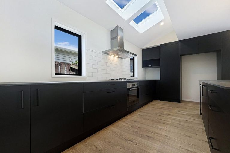 Photo of property in Peninsula Primary School, 61 Wharf Road, Te Atatu Peninsula, Auckland, 0610