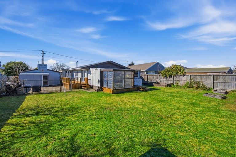 Photo of property in 17 Mortlake Street, Islington, Christchurch, 8042