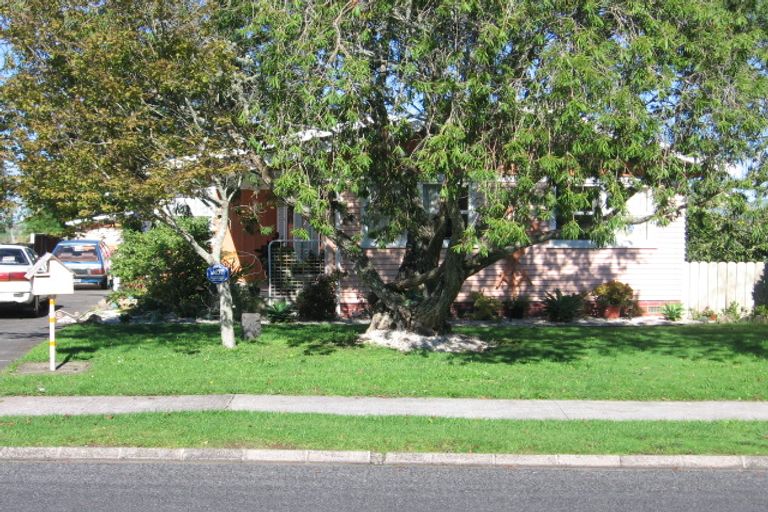 Photo of property in 105 Edgewater Drive, Pakuranga, Auckland, 2010