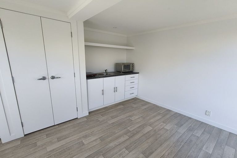 Photo of property in 12 Tindalls Bay Road, Tindalls Beach, Whangaparaoa, 0930