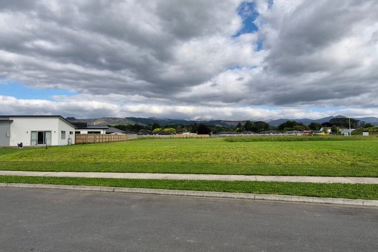 Photo of property in 13 Magnolia Place, Levin, 5510