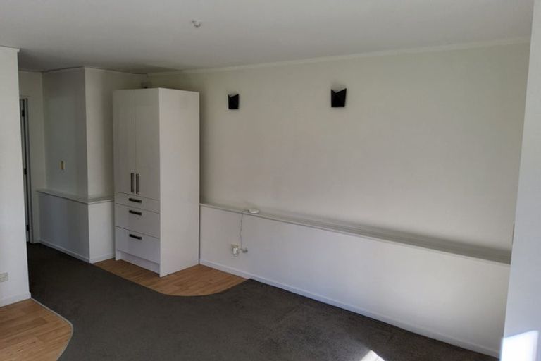 Photo of property in 92 Caribbean Drive, Unsworth Heights, Auckland, 0632