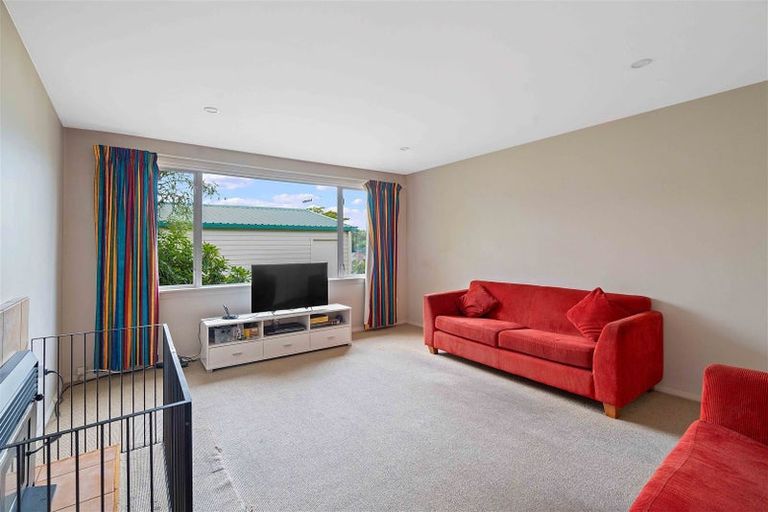 Photo of property in 51 Winters Road, Redwood, Christchurch, 8051