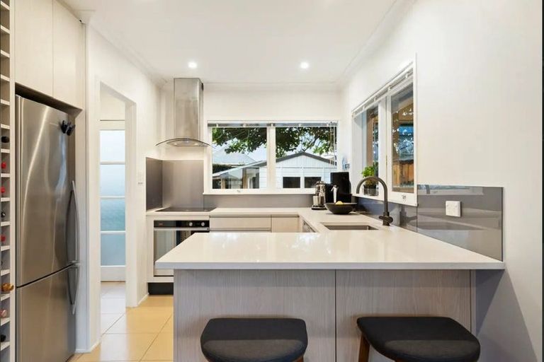 Photo of property in 2/10 Princes Street, Northcote Point, Auckland, 0627