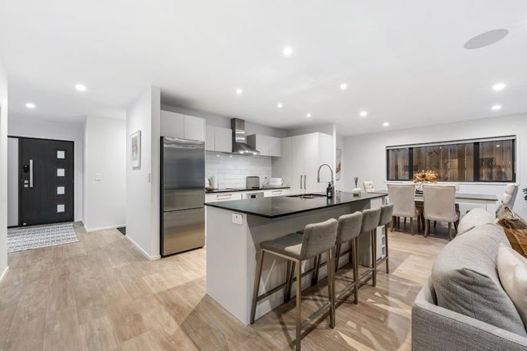 Photo of property in 30 Accolage Boulevard, Kumeu, 0810