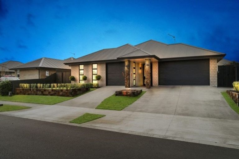 Photo of property in 6 Vivien Place, Patumahoe, Pukekohe, 2679
