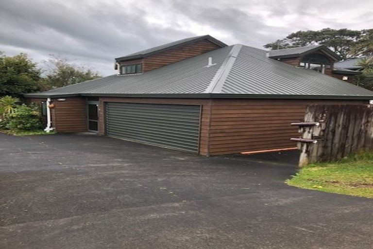 Photo of property in 1/60 Rangatira Road, Beach Haven, Auckland, 0626