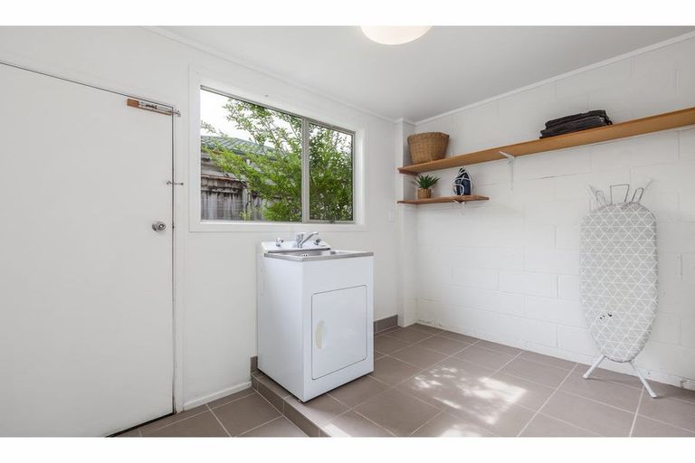 Photo of property in 1b South Pacific Place, Henderson, Auckland, 0612