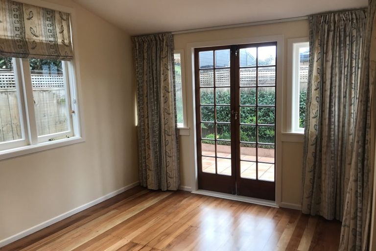 Photo of property in 11 Hanlon Crescent, Narrow Neck, Auckland, 0624