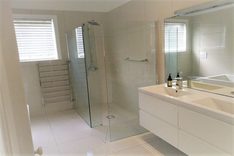 Photo of property in 18 Trinidad Road, Sunnynook, Auckland, 0620