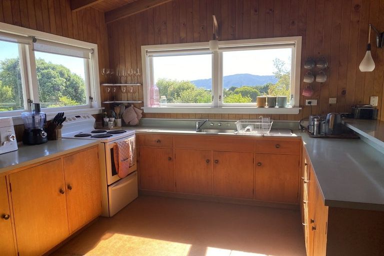 Photo of property in 6 Flaxmere Street, Waikanae Beach, Waikanae, 5036